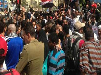 عشرات المصريين يتظاهرون 