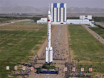 الصين تطلق أحدث رحلاتها الفضائية المأهولة 