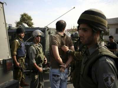 قوات الاحتلال الإسرائيلي تعتقل شابين 