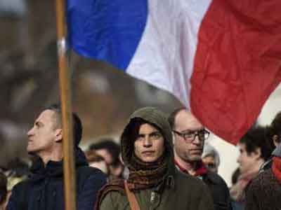 مشادات بين الحكومة الفرنسية والنقابات حول حق التظاهر وسط مخاوف من العنف 
