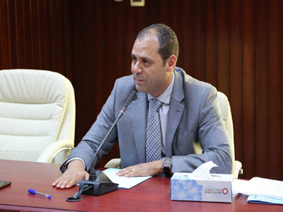 وزير التعليم (عثمان عبد الجليل)