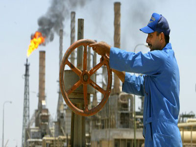 إنتاج النفط الخام يرتفع إلى 827 ألف برميل يوميا 
