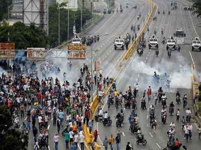 ارتفاع عدد قتلى الاضطرابات في فنزويلا إلى 66 شخصا منذ أبريل الماضي 