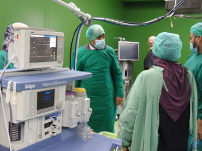وزير الصحة يزور مستشفى العيون 