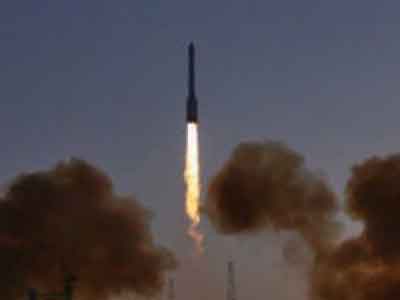 روسيا تطلق مركبة الفضاء سويوز أم أس-09 بطاقم من 3 أعضاء الى محطة الفضاء الدولية 