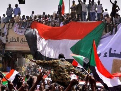 الاتحاد الأوروبي يحث على الهدوء في السودان ويدعو إلى تحول ديمقراطي 