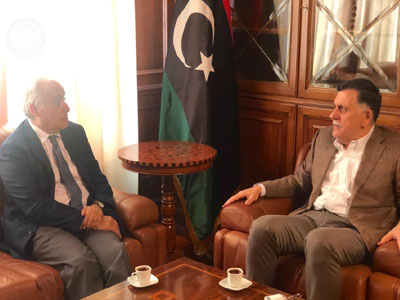 رئيس المجلس الرئاسي يجتمع مع الموفد الأممي إلي ليبيا 