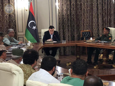 القائد الأعلى للجيش الليبي يلتقي القيادات العسكرية والأمنية في العاصمة طرابلس