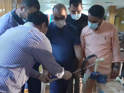 قسم جراحة العظام بمستشفى طرابلس الجامعي يقوم بتدريب عشرين طبيبًا حول الاستخدام الأمثل لمعدات جراحة العظام الحديثة 