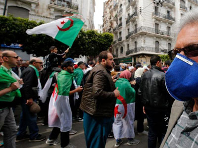 تجمعات للحراك الشعبي في الجزائر والأمن يوقف بعض المتظاهرين 
