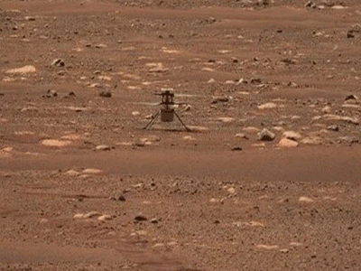 أول مروحية تحلق على المريخ تهبط بعد مشكلة كبرى