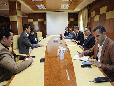أبوجناح يستعرض مع الحويج خطة عمل وزارة الاقتصاد بالمنطقة الجنوبية