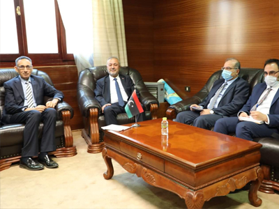 وزير الاقتصاد والتجارة يبحث مع السفير التركي لدى ليبيا آلية عودة الشركات التركية 