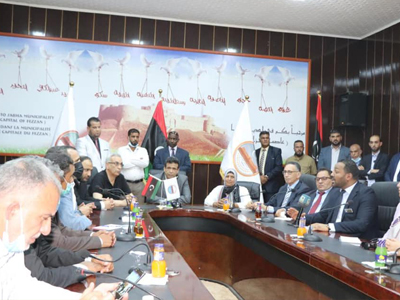 ابوجناح يجتمع رفقة الوفد الوزاري مع عمداء بلديات المنطقة الجنوبية ومدراء القطاعات الخدمية  