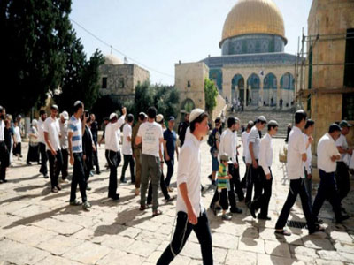 عشرات المستوطنين الصهاينة يقتحمون المسجد الأقصى المبارك 