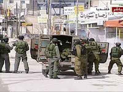 قوات الاحتلال الاسرائيلية تعتقل اربعة فلسطينيين 