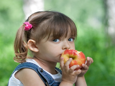  يضمن تناول الخضروات والفواكه الحصول على مزيد من السعرات الحرارية اللازمة لـصحة الطفل