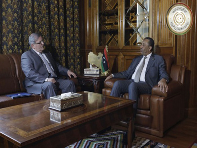 رئيس الوزراء المكلف عبد الله الثني يلتقي السفير اليوناني  