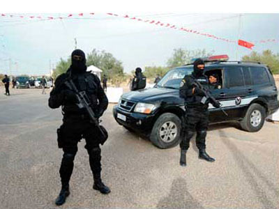 الشرطة التونسية تقتل ثلاثة إرهابيين على الحدود مع الجزائر 