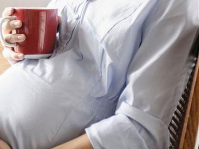 شرب فنجانين من القهوة يومياً بالنسبة للمرأة الحامل يؤدي إلى ارتفاع مخاطر الإصابة بسرطان الدم 