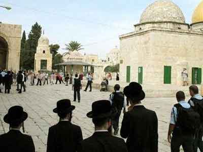 مستوطنون إسرائيليون يجددون اقتحام المسجد الأقصى 
