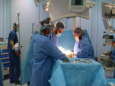 عملية جراحية بالمعهد القومي لعلاج الاورام صبراتة