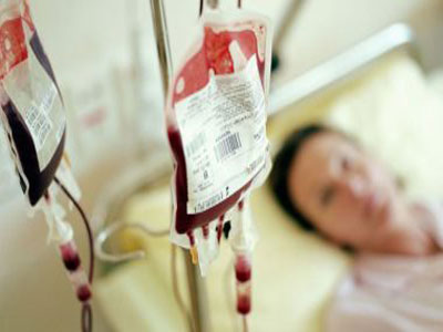 العلماء يحذرون من نقل دم مريض سرطان لشخص سليم