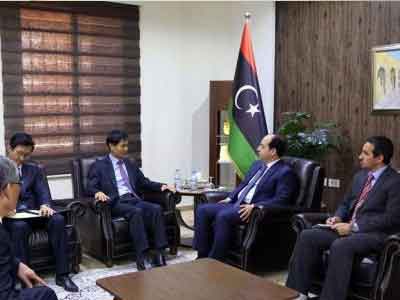 معيتيق يُطالب كوريا الجنوبية برفع الحظر عن الشركات المُنفذة لمشاريع في ليبيا  
