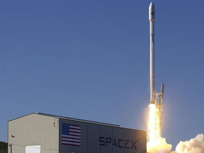 صاروخ «فالكون 9» التابع لشركة «سبايس إكس» الأميركي