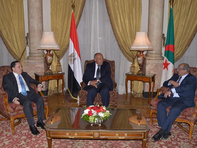وزراء خارجية مصر - تونس - والجزائر يؤكدون على موقفهم الداعم للحل السياسى والحوار الشامل، والتوافق بين أطراف الأزمة الليبية 