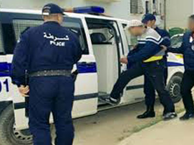 الشرطة الجزائرية تعتقل 195 شخصا عقب مظاهرات ضد ترشح بوتفليقة