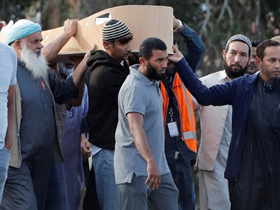 بدء دفن ضحايا إطلاق النار الارهابي بمسجدين في نيوزيلندا 