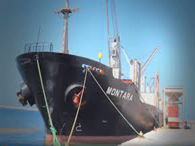 ميناء بنغازي يستقبل سفن تجارية محملة ببضائع متنوعة و 3100 طن من أكياس السكر