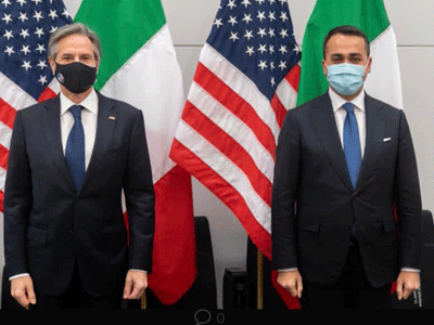 وزيرا خارجية أمريكا وإيطاليا يبحثان في بروكسل تطورات الاحداث في ليبيا .