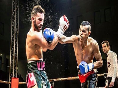 بطل الملاكمة الليبي مالك الزناد يحقق الفوز على الملاكم الروسي  نيها روف 