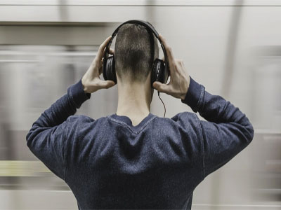 منظمة الصحة العالمية تحذر من فقدان السمع للفئة العمرية 12 و35 عامًا 