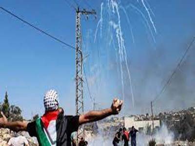 عشرات الفلسطينيين يصابون بالاختناق في مسيرة كفر قدوم بمدينة قلقيلية