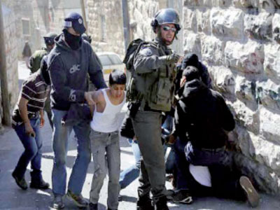 قوات الاحتلال الإسرائيلي تعتقل ٢٨ فلسطينيًّا 