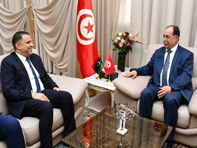 وزير الداخلية التونسي وسفير ليبيا بتونس يناقشان تيسير إجراءات التنقل بالمعابر وعلاقات التعاون الأمني بين البلدين 