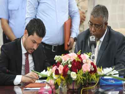 وزير الحكم المحلي بحكومة الوفاق الوطني يتسلم مهام عمله 