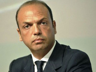 وزير الخارجية الإيطالي أنجيلينو ألفانو 