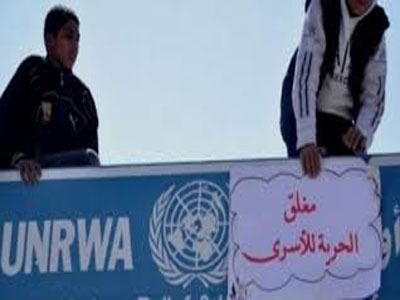 نشطاء فلسطينيون يغلقون مقر الأمم المتحدة في رام الله 