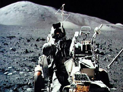 تخلي ناسا عن غزو القمر يثير الجدل