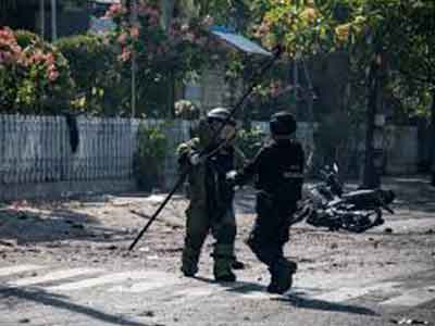 مقتل 6 أشخاص وإصابة العشرات في تفجيرات انتحارية في كنائس بأندونيسيا 