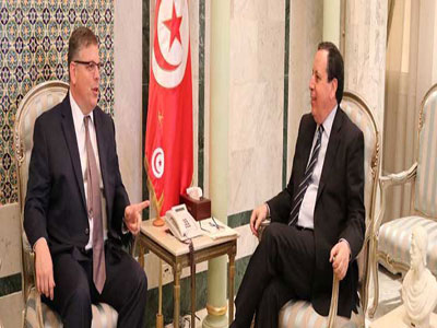 وزير الخارجية التونسي يبحث مع السفير الأمريكي بلوم آخر تطورات الأوضاع في ليبيا 
