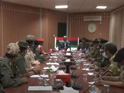 الكوني عضو المجلس الرئاسي القائد الأعلى للجيش الليبي يلتقى القيادات العسكرية العاملة بالمنطقة الجنوبية