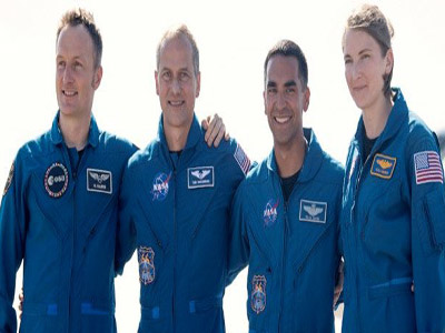 4 رواد فضاء يعودون إلى الأرض على متن كبسولة صنعتها سبايس إكس 