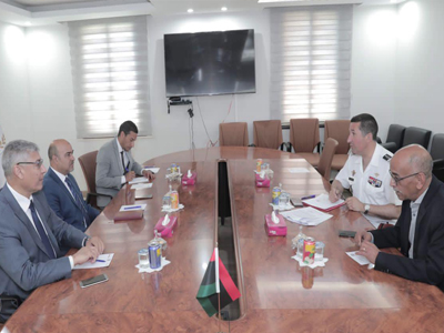 وزارة الدفاع تبحث مع الملحق العسكري الفرنسي لدى ليبيا تعزيز التعاون بين البلدين 