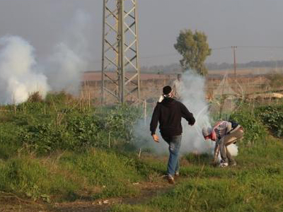 قوات الاحتلال الصهيوني تستهدف المزارعين بالنار والغاز شرق خان يونس 