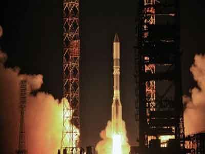 إطلاق صاروخ يحمل قمراً اصطناعياً عسكرياً روسياً إلى المدار